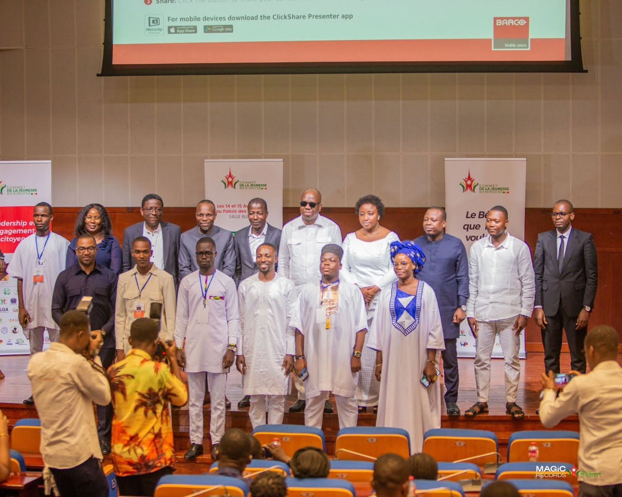 Photographie collective des participants et acteurs du Sommet